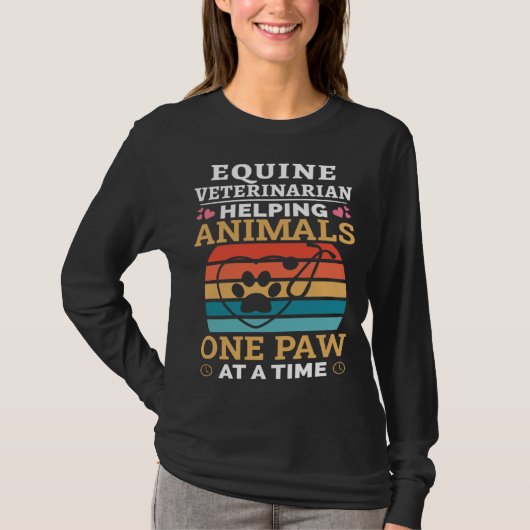 Equine Veterinarian Helping Animals One Paw At Tim T-shirt (Voorkant)
