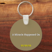 Er gebeurde een wonder CUSTOM DATE Nuchtere AA mun Sleutelhanger (Achterkant)