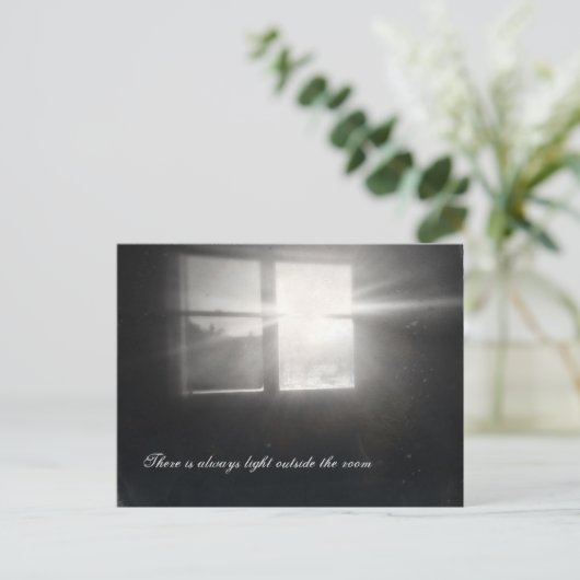 Er is altijd licht buiten de kamer briefkaart (Staand voorkant)