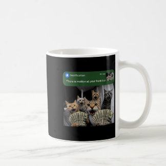 Er is beweging bij de voordeur grappige kat bewegi koffiemok