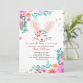 Er is een beetje Baby shower onderweg Kaart (Staand voorkant)