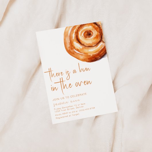 Er is een broodje in het ovenuitnodigen Baby showe Kaart