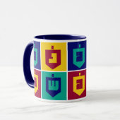 Er is een geweldig wonder gebeurd. Hanukkah Dreide Mok (Voorkant links)