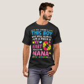 Er is een jongen die hij me Nana Autism noemt T-shirt (Voorkant volledig)