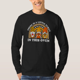 Er Is Een Klein Tukey In Deze Oven Dwerg Dankzeggi T-shirt
