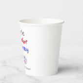 Er is een kleine vuurwerker onderweg papieren bekers (Links)