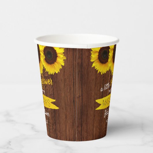 Er is een kleine zonnebloem onderweg. Baby shower Papieren Bekers (Rechts)