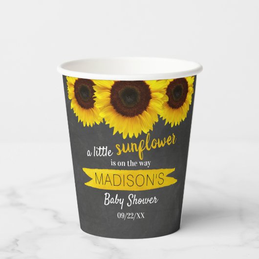 Er is een kleine zonnebloem onderweg. Baby shower Papieren Bekers (Achterkant)
