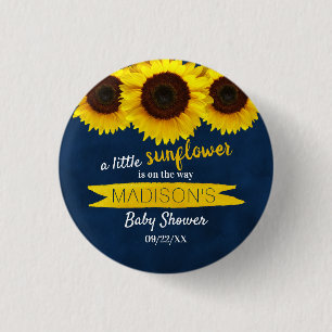Er is een kleine zonnebloem onderweg. Baby shower Ronde Button 3,2 Cm
