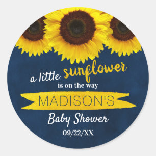 Er is een kleine zonnebloem onderweg. Baby shower Ronde Sticker