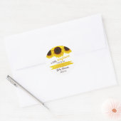 Er is een kleine zonnebloem onderweg. Baby shower Ronde Sticker (Envelop)