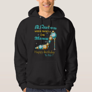 Er Is Een Koningin Geboren In Maart Gefeliciteerd  Hoodie