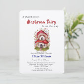Er is een lieve kleine paddenstoelenfee onderweg kaart (Staand voorkant)