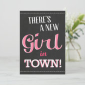 Er is een nieuw meisje in het Baby shower uitgenod Kaart (Staand voorkant)