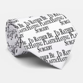 Er is eerder plastische chirurgie nodig stropdas (Opgerold)