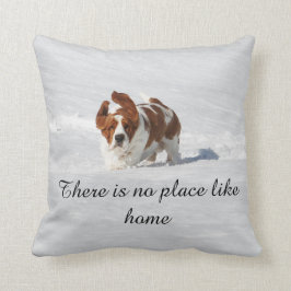 "Er is geen plek zoals thuis" kussen met Basset