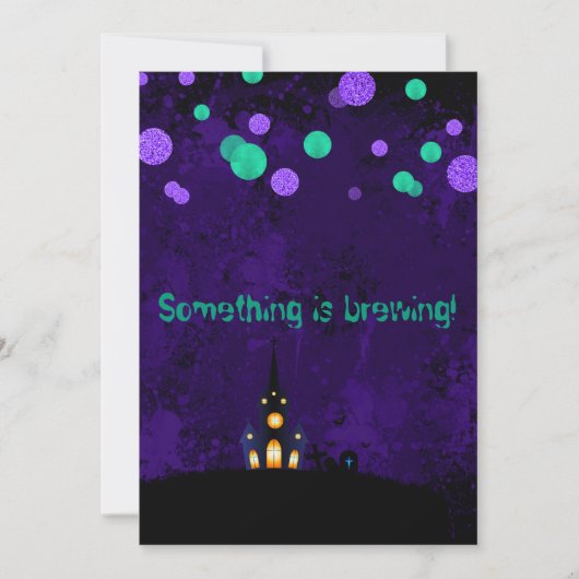 Er is iets in het uitnodigen van Halloween Party Kaart (Voorkant)