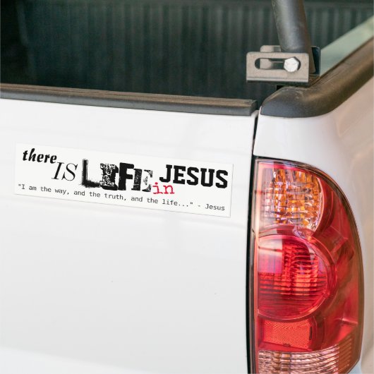 Er is leven in Jezus bumper sticker (Op Truck)