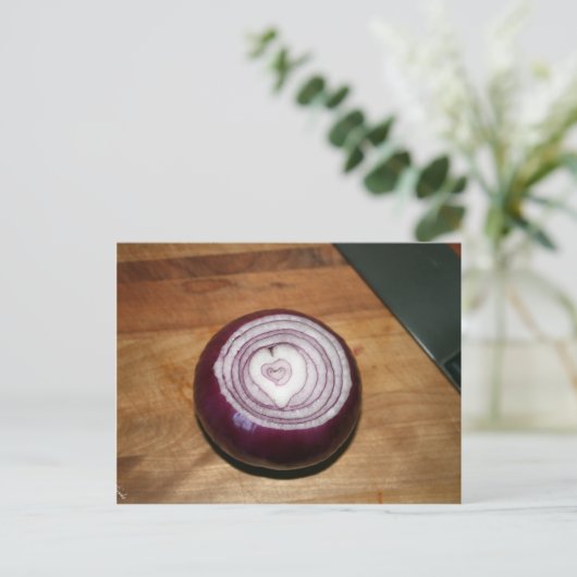 Er is liefde in uien briefkaart (Staand voorkant)