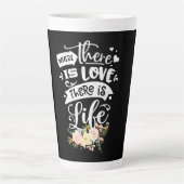 Er is liefde voor leven latte mok (Voorkant)