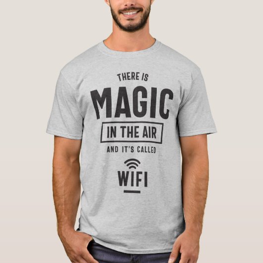 Er is Magie in de lucht en het heet Wifi T-shirt (Voorkant)
