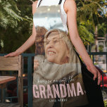 Er is niemand zoals 'GRANDMA' Gift Schort<br><div class="desc">Modern Custom Photo Schort met de tekst 'Er is niemand die erg lijkt op GRANDMA' met een combinatie van script en sans typografie en een schattig klein hart. Personaliseer met de naam van wie het is. Dit schort zou werken voor (opa, moeder, vader, zus enz.). Een kostbaar cadeau voor familieleden....</div>