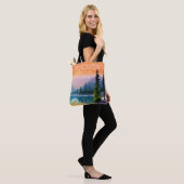 Er is niets mis met Zen Quote Peaceful Lake Scene Tote Bag (Op model)