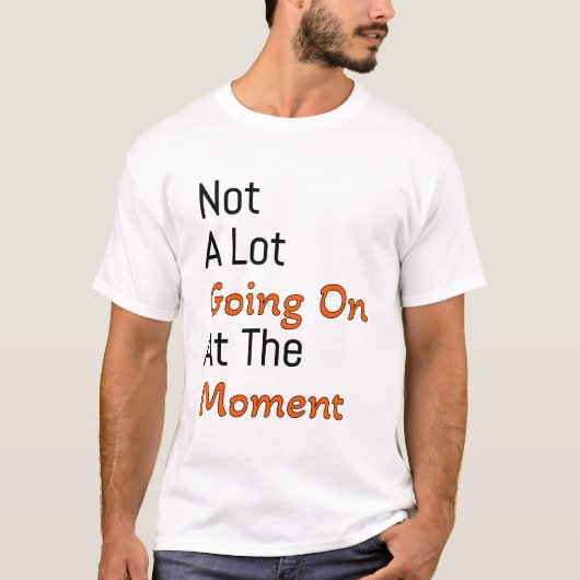 er is op dit moment niet veel aan de hand t-shirt (Voorkant)