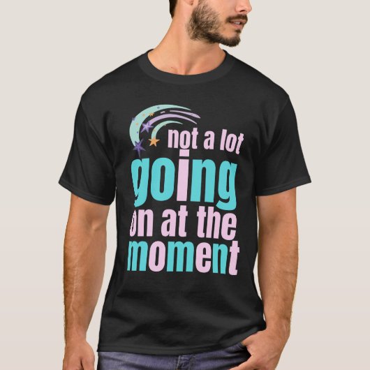 er is op dit moment niet veel aan de hand t-shirt (Voorkant)