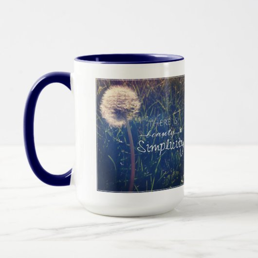Er is schoonheid in eenvoud mok (Links)