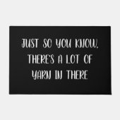 Er is veel Yarn Black White Knitter Funny Deurmat (Voorkant)