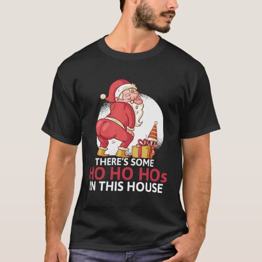 Er is wat ho ho ho's in dit huis Kerstmis Sa T-shirt (Voorkant)