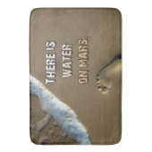 Er is water op Mars Bath Mat. Badmat (Voorkant Verticaal)