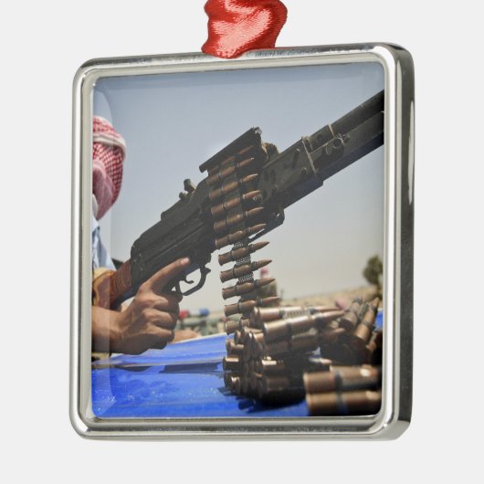 Er liggen 762 mm ronden op de vrachtwagen metalen ornament (Links)