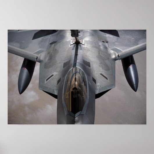 Er wordt een US Air Force F-22 Raptor bijgetankt Poster (Voorkant)