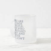 Er zijn 10 soorten mensen... matglas koffiemok (Voorkant links)