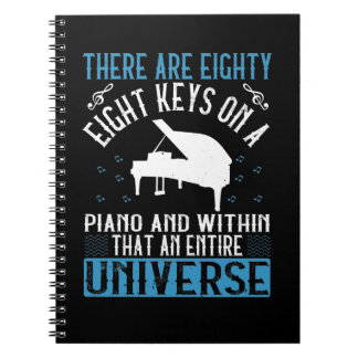Er zijn 88 sleutels op een piano en binnen notitieboek