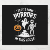 Er zijn enkele verschrikkingen in dit huis grappig bier etiket (Enkel label)