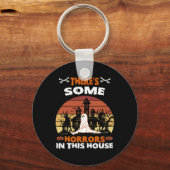 Er zijn enkele verschrikkingen in dit huis grappig sleutelhanger (Voorkant)