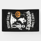 Er zijn enkele verschrikkingen in dit huis grappig spandoek (Horizontaal)