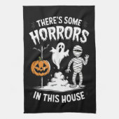 Er zijn enkele verschrikkingen in dit huis grappig theedoek (Verticaal)