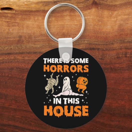 Er zijn enkele verschrikkingen in dit huis leuk Ge Sleutelhanger (Voorkant)