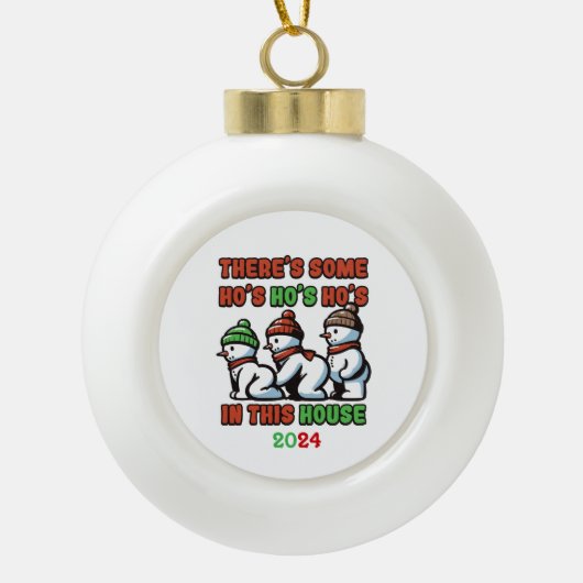 Er zijn wat Ho's Ho's Ho's in dit huis Keramische Bal Ornament (Voorkant)