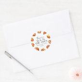 Er zit een broodje in het ovenbrood Baby shower Ronde Sticker (Envelop)