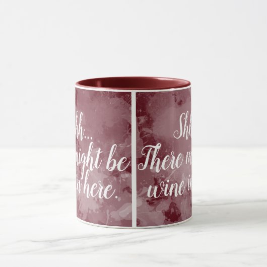 Er zit misschien wijn in dit grappige Maroon scrip Mok (Midden)