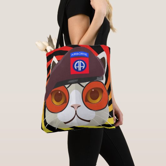 Era 82nd Airborne Kat Kat uit 1960! Tote Bag (Dichtbij)