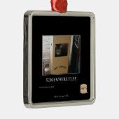 ergens anders metalen ornament (Rechts)