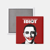 ERGENS IN KENIA MIST EEN DORP ZIJN IDIOOT MAGNEET (Voorkant / Achterkant)