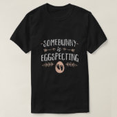 Ergens is het Shirt EestenSpect Paaszwangerschap e (Design voorkant)