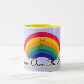 Ergens over de regenboog! tweekleurige koffiemok (Center)